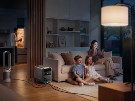 alt: Portable power station for everyday essentials